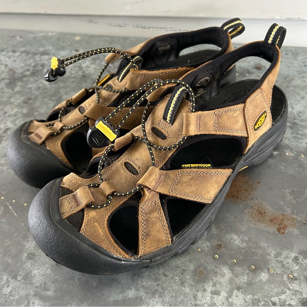 KEEN 1002319 Venice Waterproof Sandals Hiking Suede Brown Men’s Size 9.5